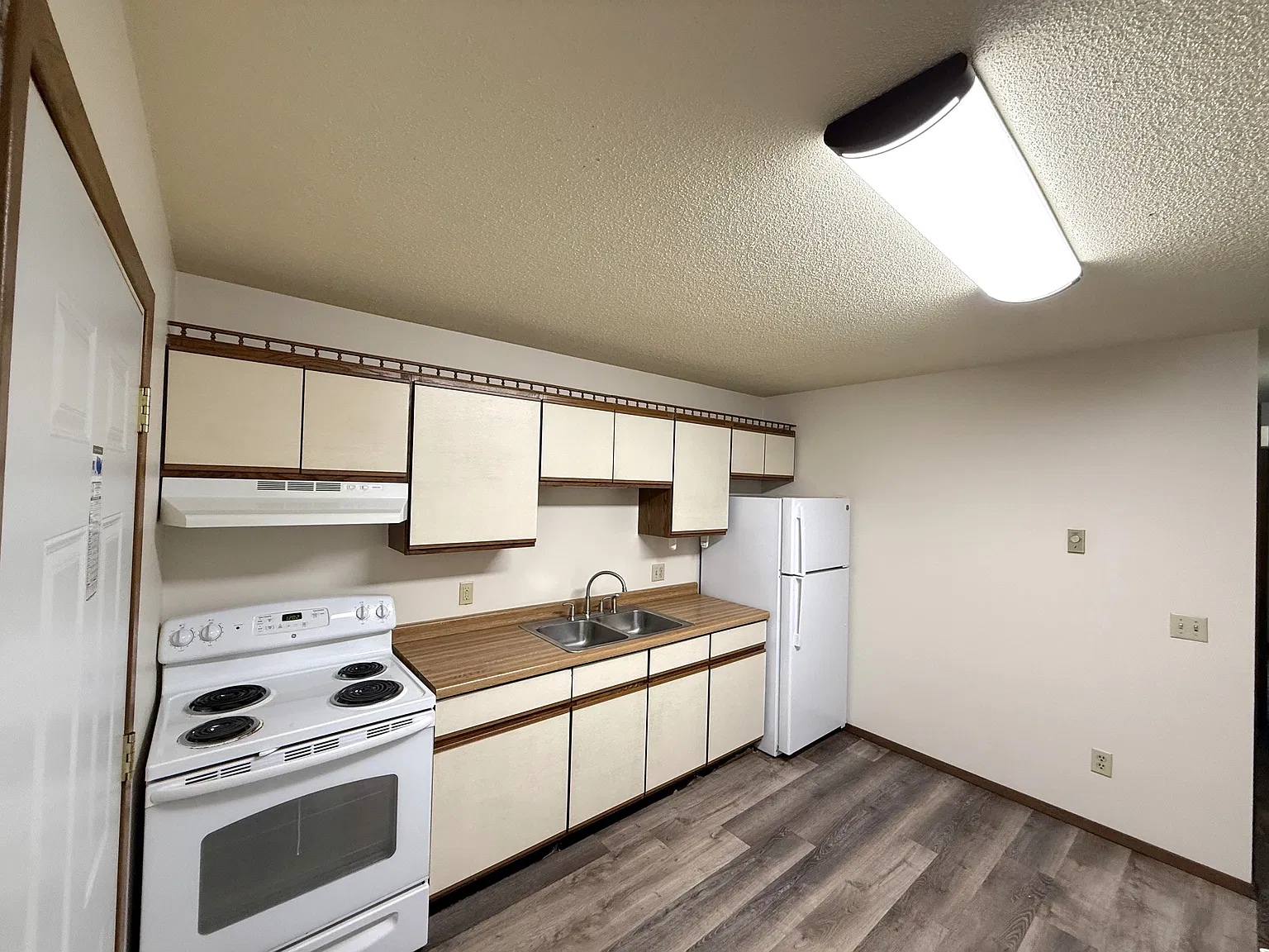 Studio, 100 sqft, $665 — Photo 3