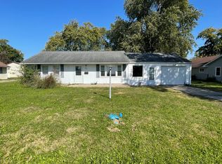 305 E Cruikshank St, Southern View, IL 62703