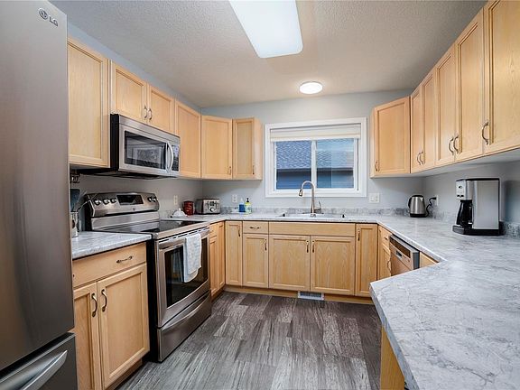 3rd image of 3978 Merlin St
