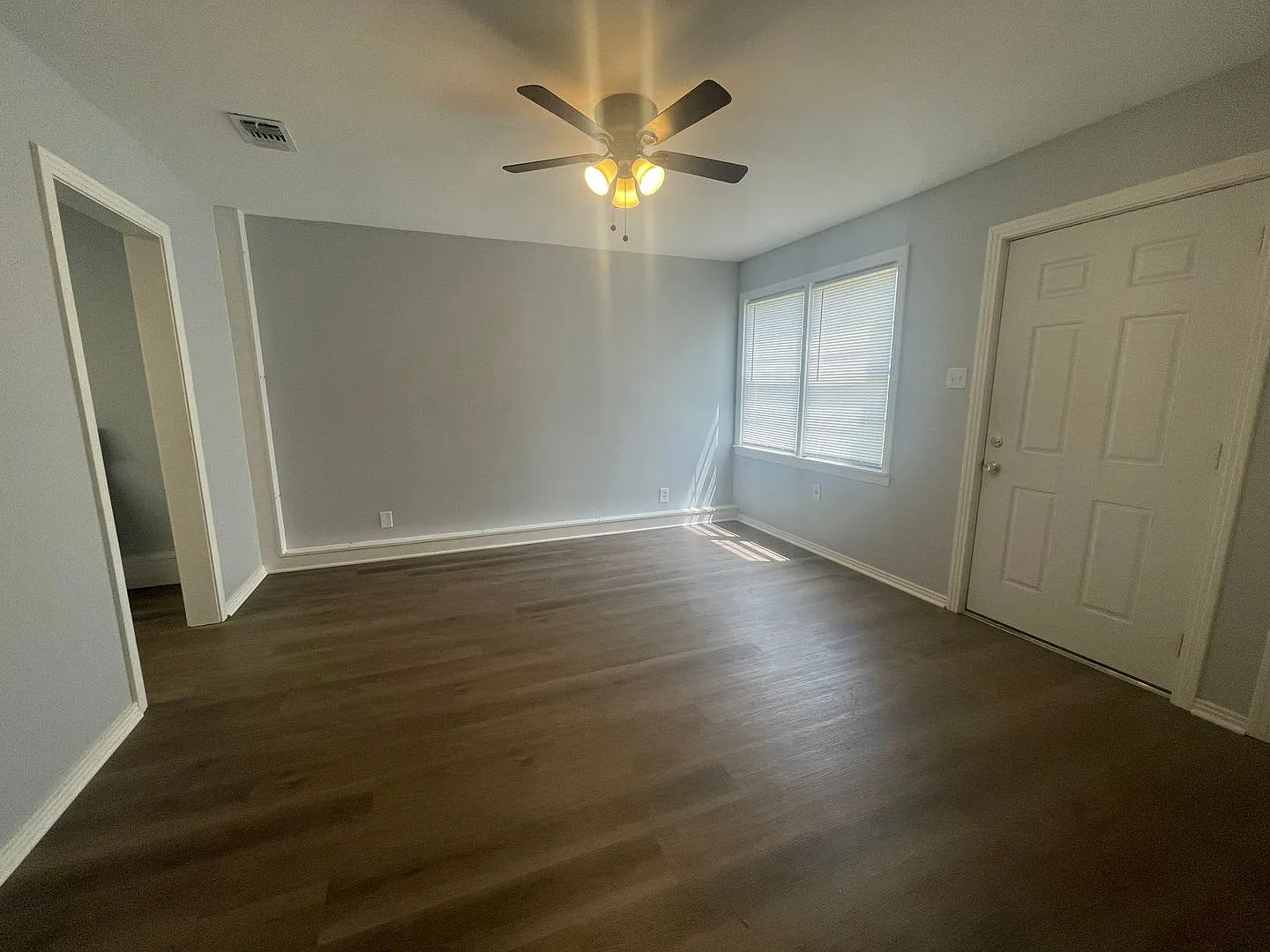 Make the call before it's gone! Clean and move in ready! — Photo 4