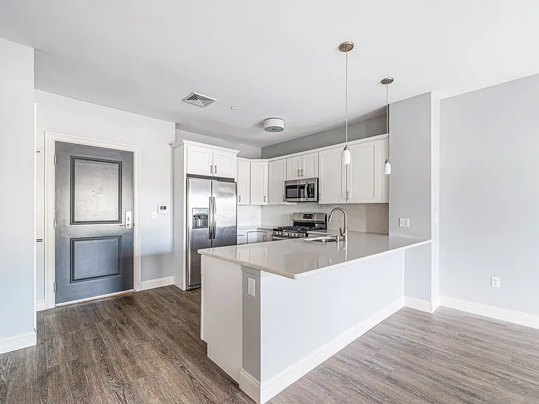 Four Winds Apartments — Photo 34