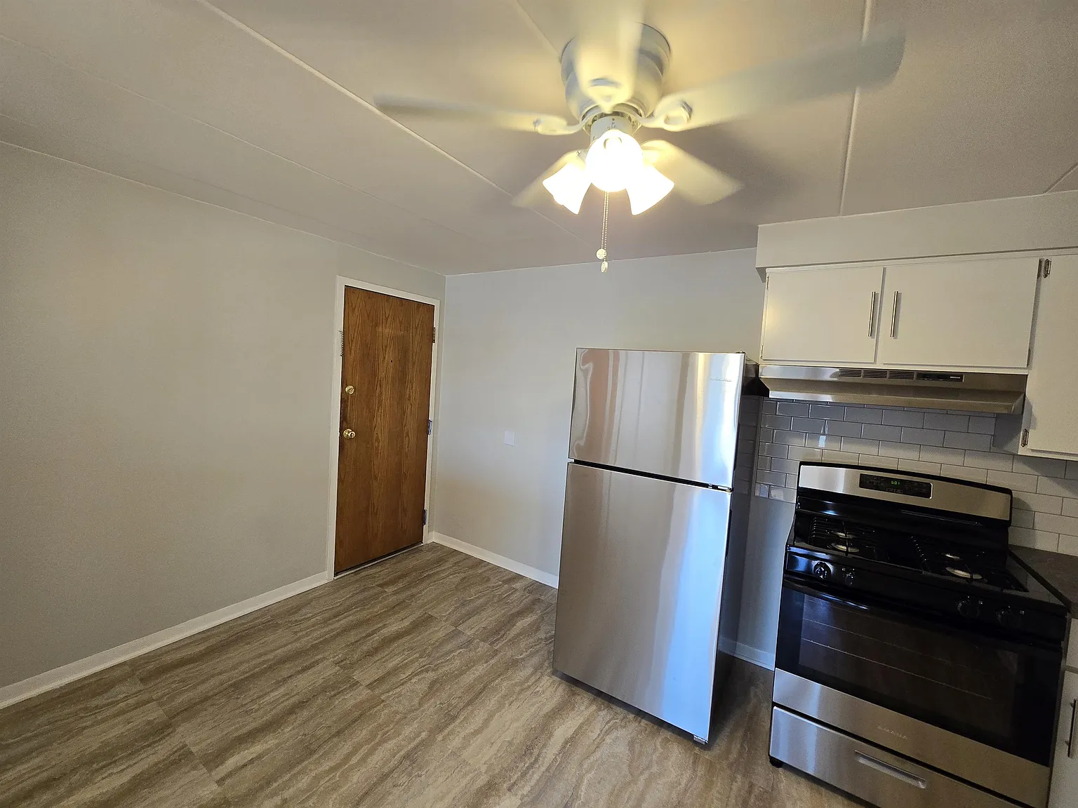 11011 - 13 South Lloyd Drive - #12 — Photo 3