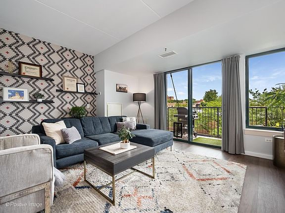 3rd image of 4848 N Sheridan Rd APT 308