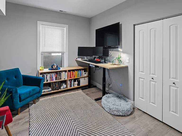 452 N May St #CH1 — Photo 8
