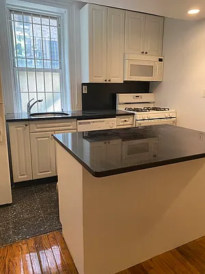 Rented by Bond New York | media 5