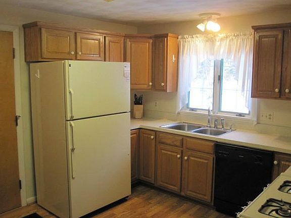 5th image of 148 John Jay Dr