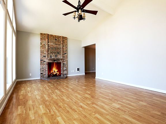 5th image of 2311 NE 152nd Cir