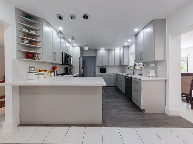 19311 Sterling Dr — Photo 6
