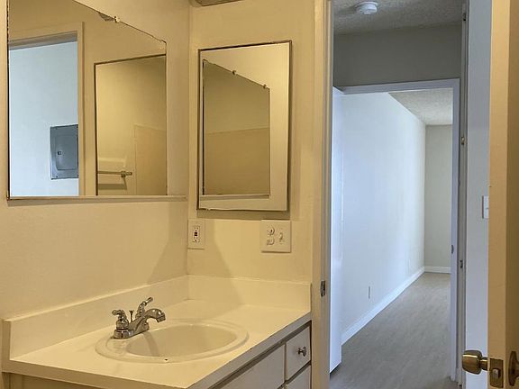5th image of 12715 Vanowen St #101-A