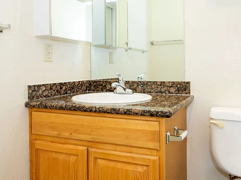 Peppertree Apartments — Photo 40