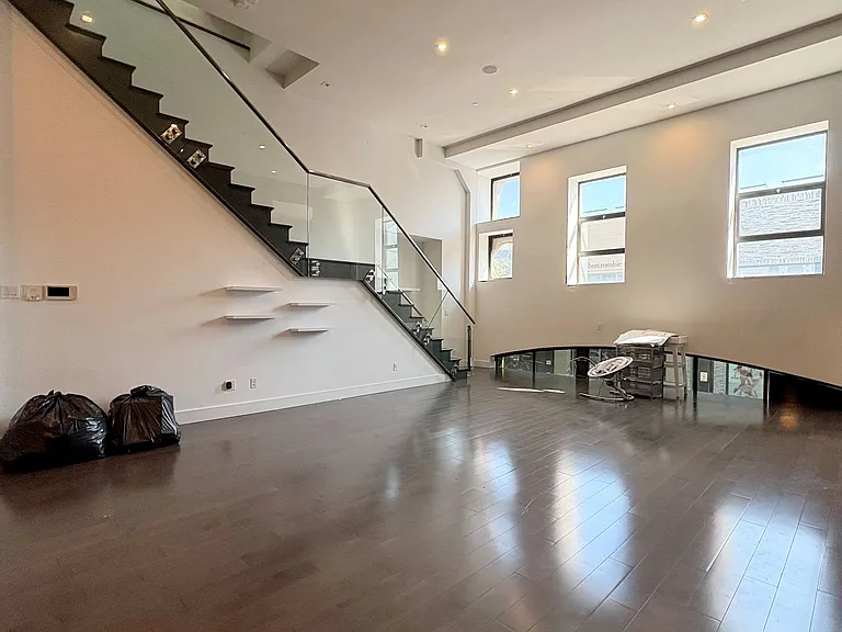 106 N 6th St #2F — Photo 1