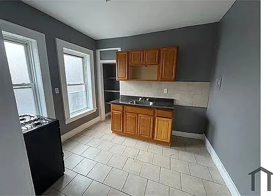 220 Roseville Ave #305-405 — Photo 4