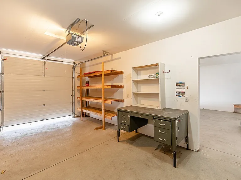 402 E Tanglewood Dr — Photo 4