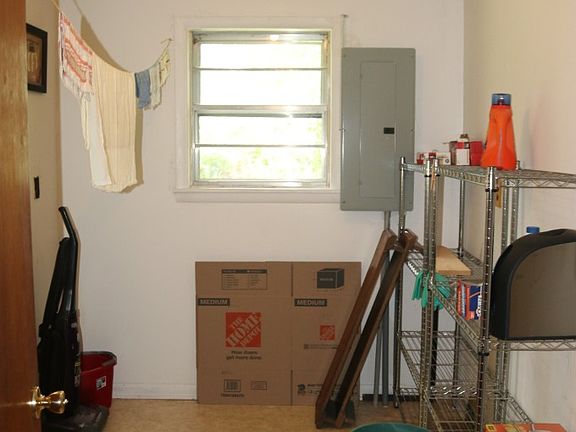 5th image of 192 Oakdale Cir