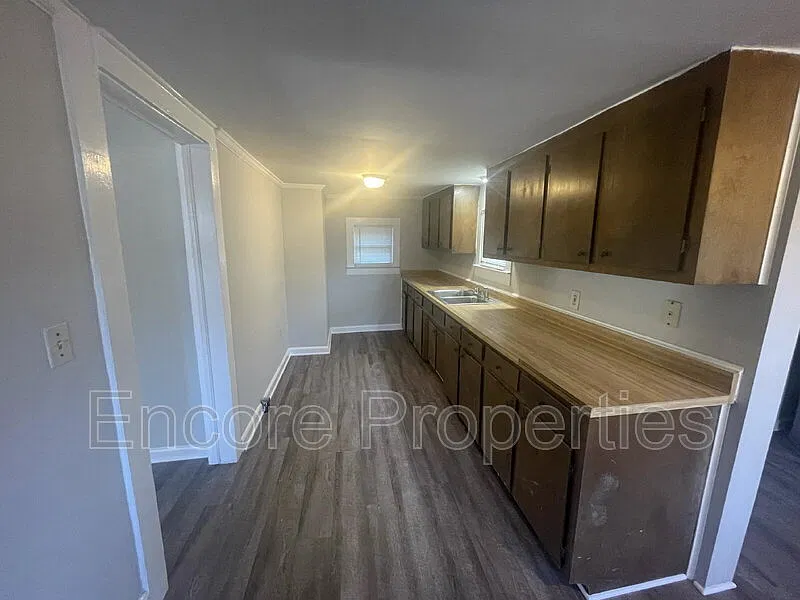 2 bed, 1.0 bath, 1184 sqft, $1,350 — Photo 4