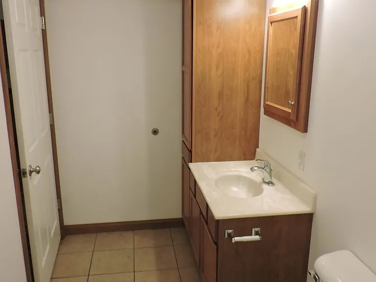 Beautiful Apartments Located 2 Blocks From Penn West Campus — Photo 20
