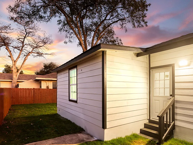 945 E Drexel Ave — Photo 14