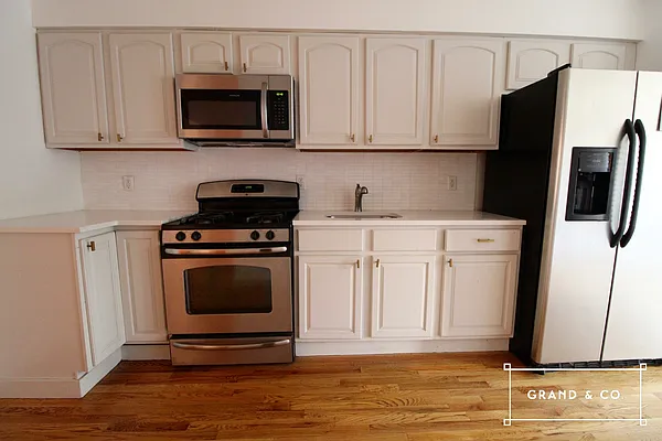 Rented by Grand & Co. | media 8