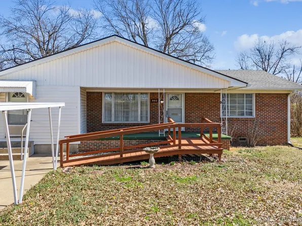 903 Lewis St, Pryor, OK 74361
