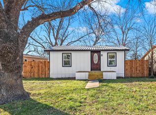 202 S 4th St, Celeste, TX 75423