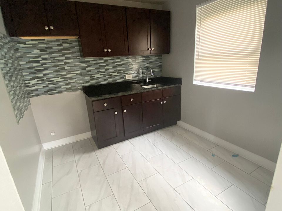 1st image of 1360 W Touhy Ave APT 212