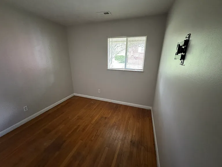 424 Morgan Ln — Photo 10