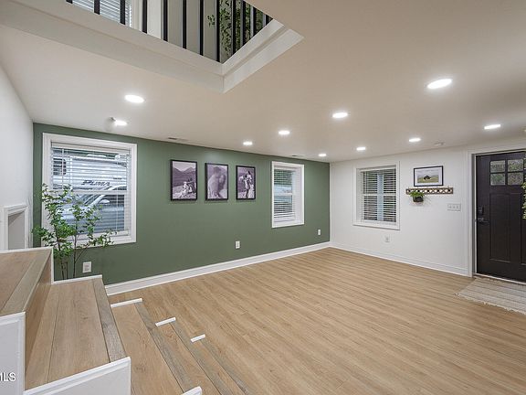 4th image of 133 Tower Dr