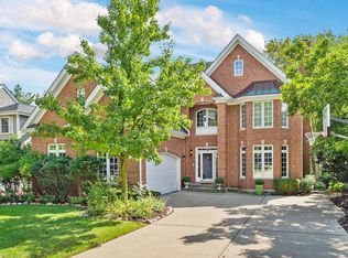 33 Waverly Ave, Clarendon Hills, IL 60514