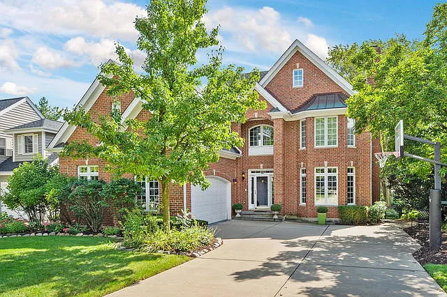 33 Waverly Ave photo 1
