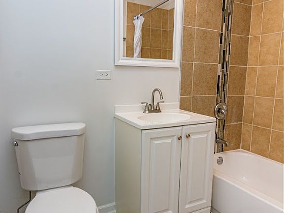 5th image of 7350 S Phillips Ave #101