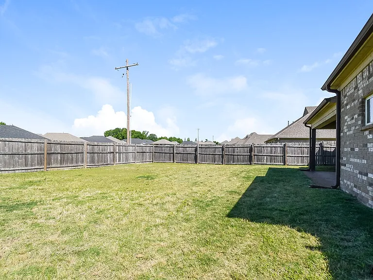 3469 Marion Ln — Photo 18
