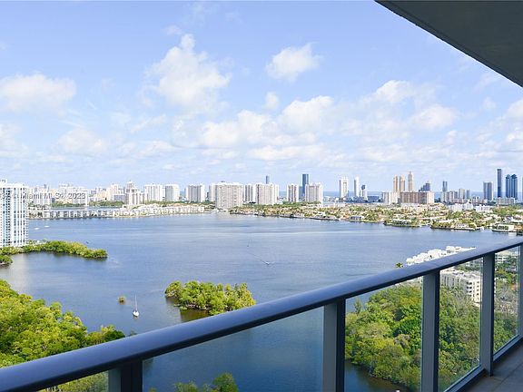 2nd image of 16385 Biscayne Blvd Unit 2605