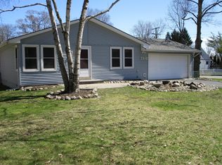 3910 Nelsey Rd, Waterford, MI 48329