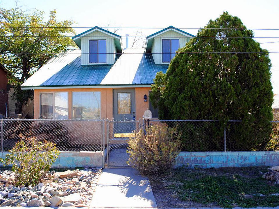 1st image of 716 Hazeldine Ave SE