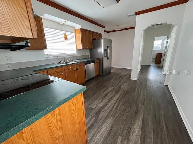 3 bed, 1.0 bath, 1018 sqft, $2,200 — Photo 4