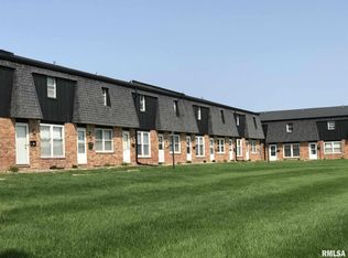 1919 Canterbury Dr E, Washington, IL 61571