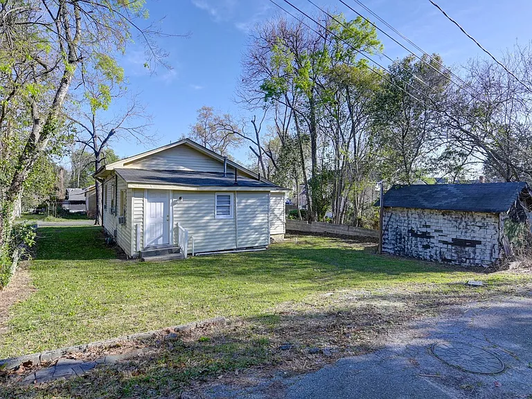 203 Augusta St — Photo 28