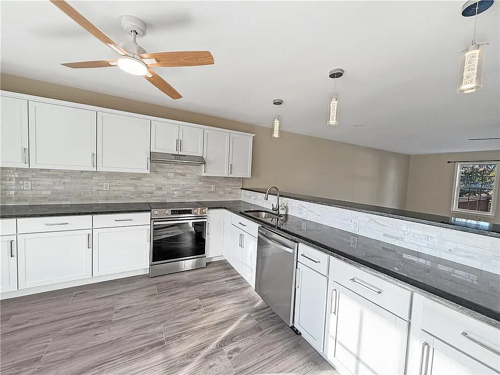 3 bed, 4.0 bath, 1456 sqft, $2,600 — Photo 3