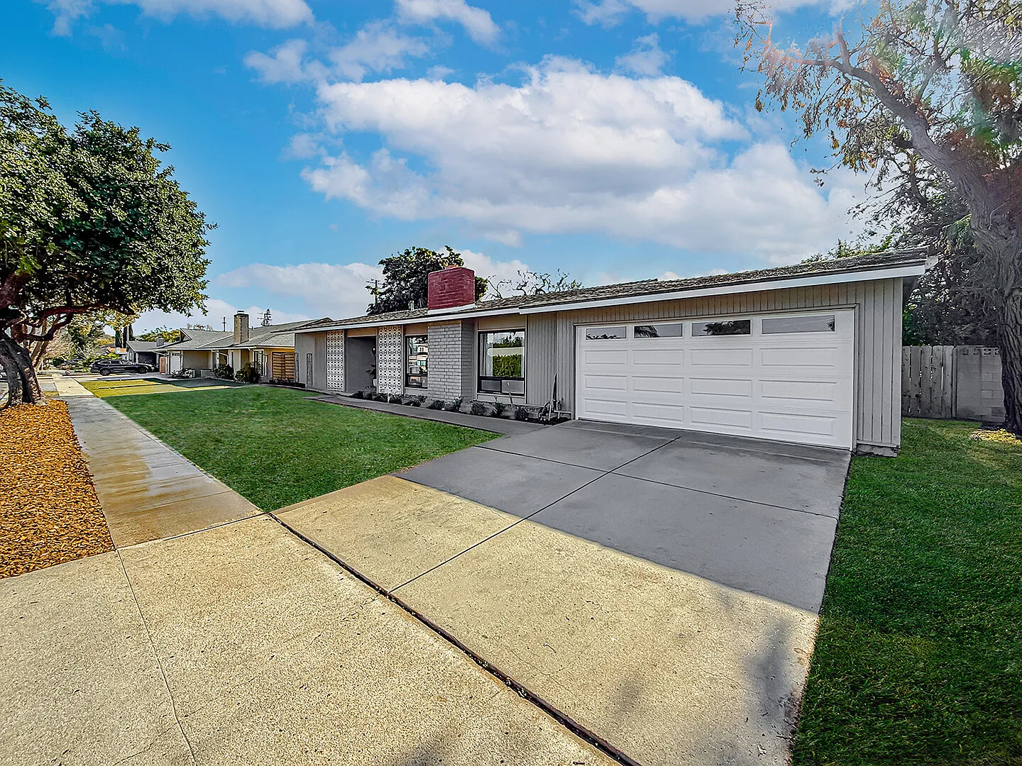 4 Bed, 2 Bath in Thousand Oaks, close to work, schools, shopping — Photo 1