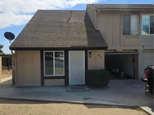 6898 John Dr, Riverside, CA 92509