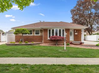 9280 Reeck Rd, Allen Park, MI 48101