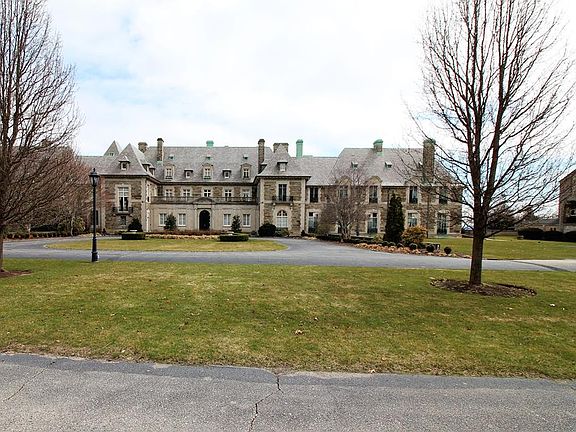 5th image of 20 Lauren Ct