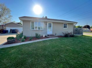 1016 Fieldcrest Dr, Menasha, WI 54952