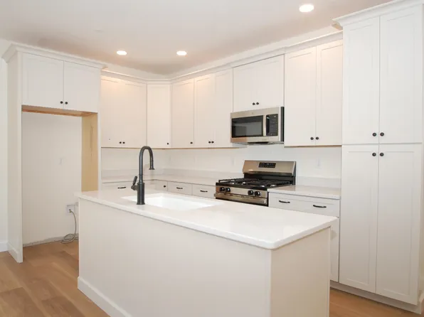 3B Dearborn Circle, Goffstown, NH 03045