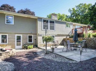 609 E Garfield St, Mount Horeb, WI 53572