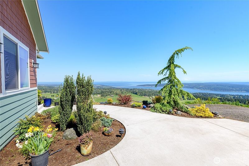 3rd image of 413 Mount Place
