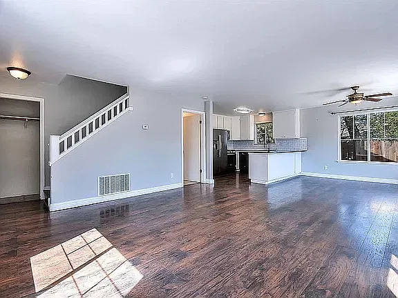 3 bed, 2.5 bath, 1268 sqft, $3,400 — Photo 3