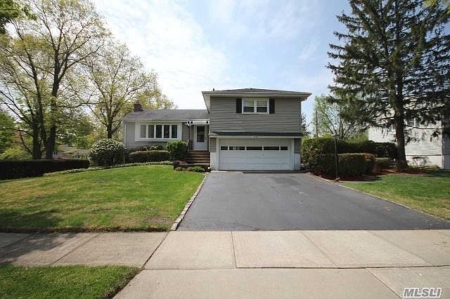 1st image of 8 Surrey Ln
