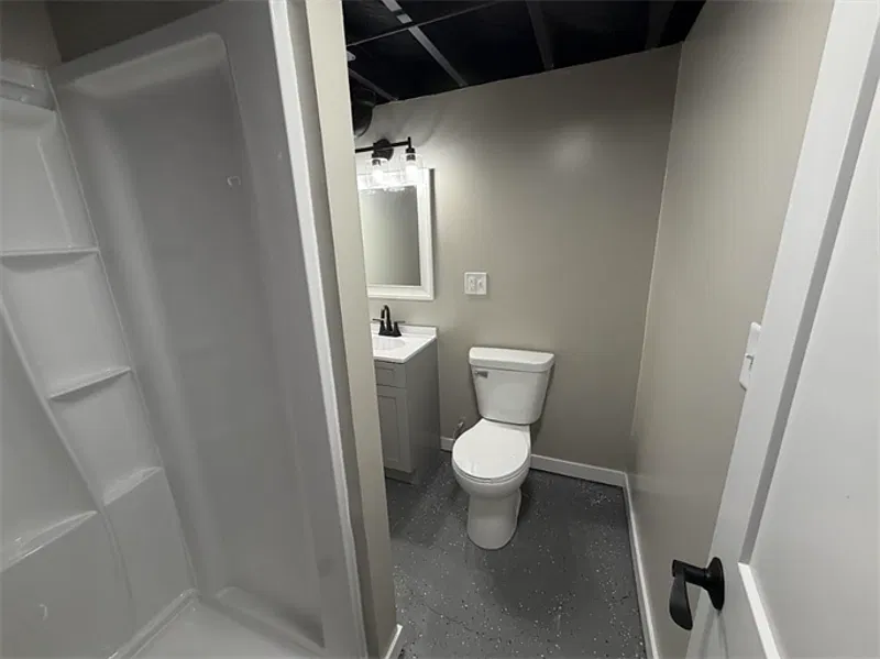 4 bed, 2.0 bath, $1,749 — Photo 3