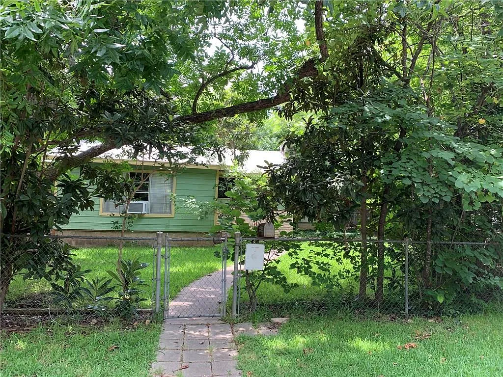3 bed, 1.5 bath, 1453 sqft, $2,000 — Photo 2
